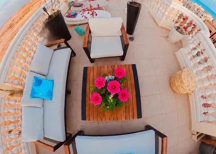 Private Sea View Penthouse New Pool And Jacuzzi In Montazah *